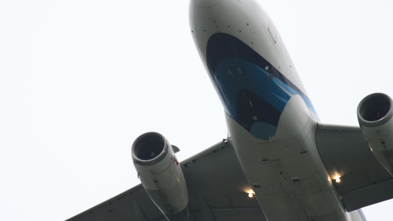 Footage, aircraft overhead