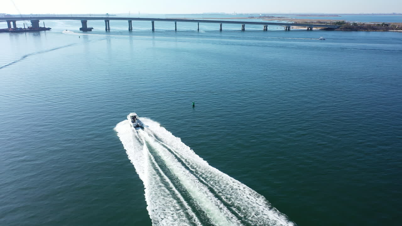 un dron aéreo disparó sobre la bahía de jamaica en queens, ny