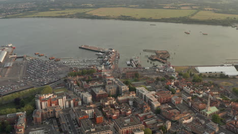 Luftaufnahme-In-Richtung-Southampton-Fährterminals