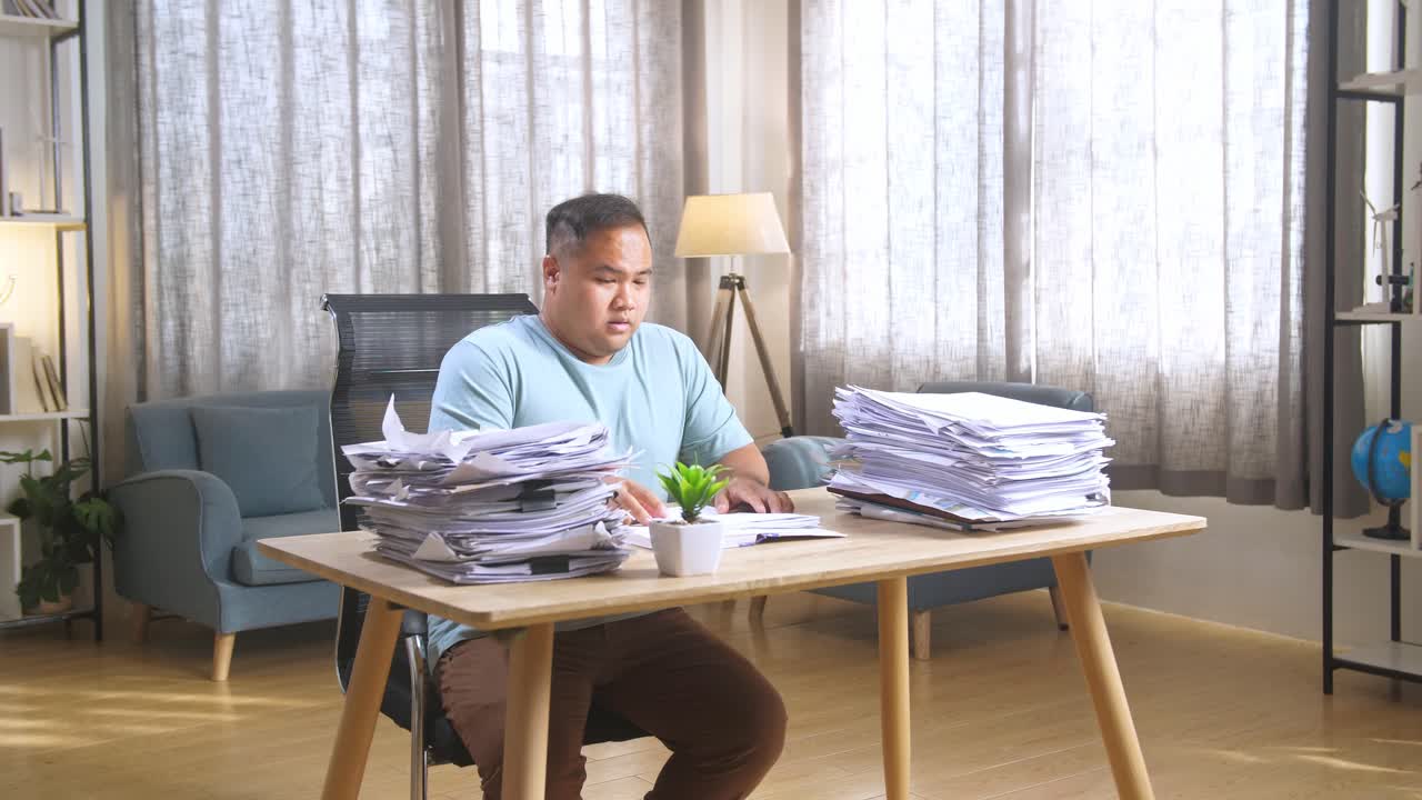 집에서 서류로 압도당합니다.