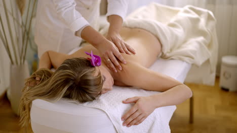 relaxing spa massage for women