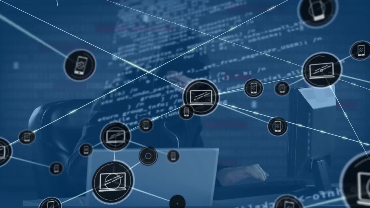 연결된 노트북과 전화 아이콘과 코드의 애니메이션, 컴퓨터를 사용하는 코카시안 컴퓨터 해커