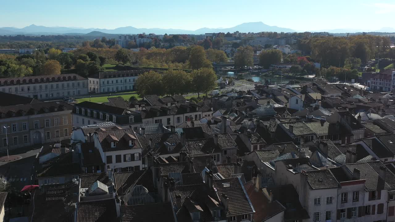 paisaje de la ciudad de bayonne, francia. vista panorámica de un avión no tripulado