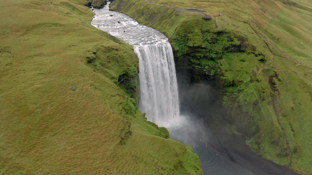 cascada de skogafoss en islandia