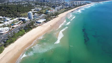 Uncrowded-Alexandra-Headland-Beach-On-A-Sunny-Summer-Day-In-Queensland,-Australia