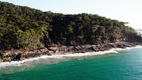 Aerial-View-Of-Tropical-Beach-In-Noosa,-Queensland,-Australia---Drone-Shot