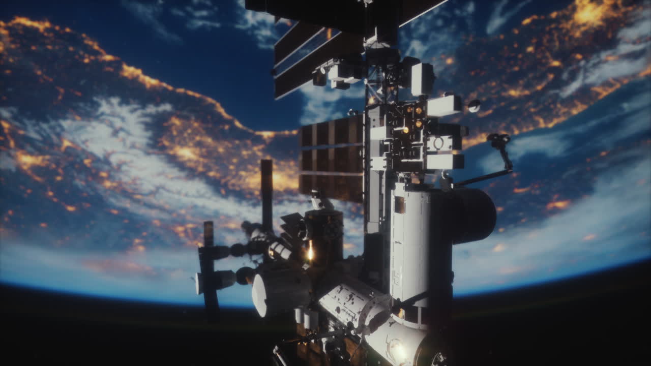 La Stazione Spaziale Internazionale ruota i pannelli solari nello spazio.