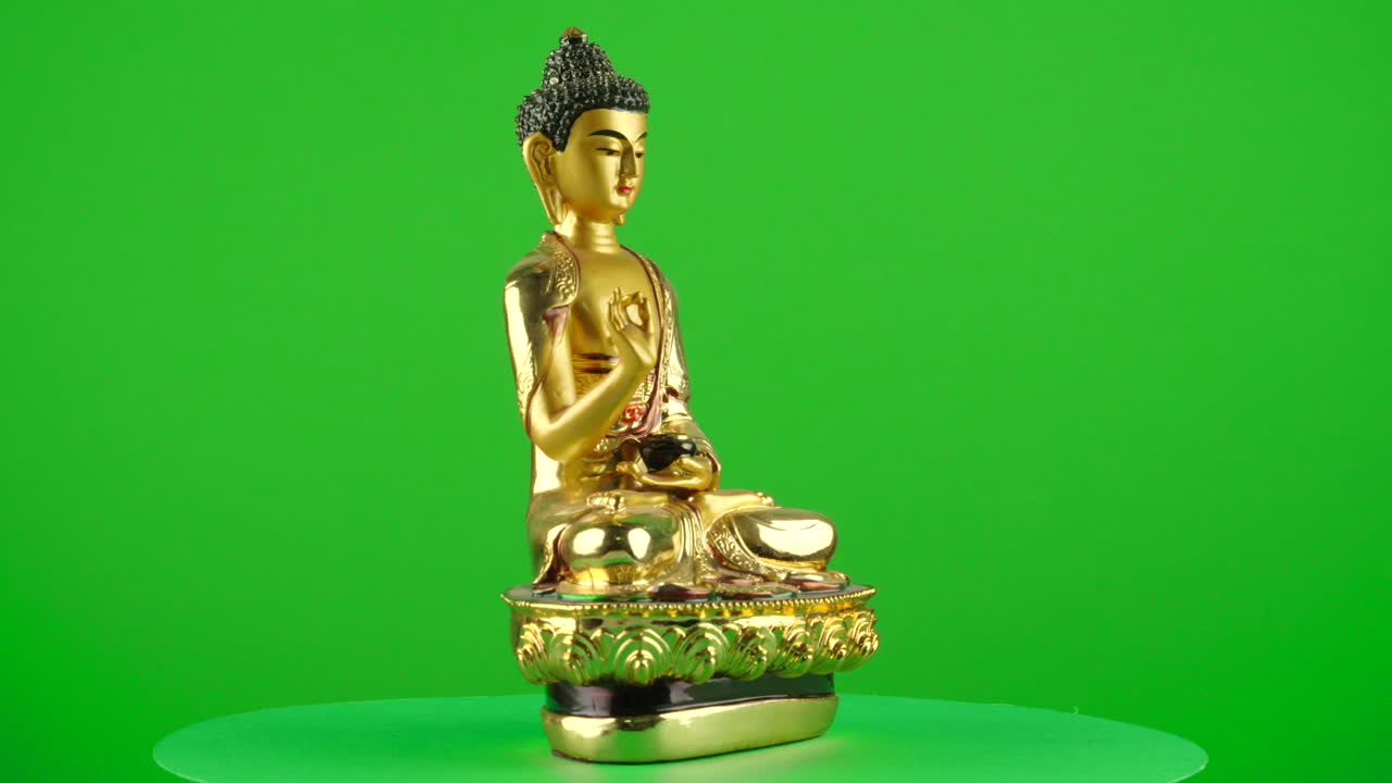 tailandia buda dorado figura de palma miniatura recuerdo tailandia birmania en fondo verde croma clave de reemplazo de fondo telón de fondo objeto en un torno giratorio 3d