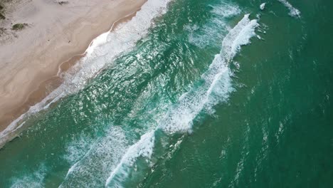 Palm-Beach---Costa-Dorada-Del-Sur---Queensland-Queensland---Australia---Drone-Disparado-Directamente-Hacia-Abajo-Pan-Arriba