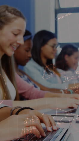 animación de ecuaciones matemáticas sobre niños de escuela que usan computadoras portátiles en el aula