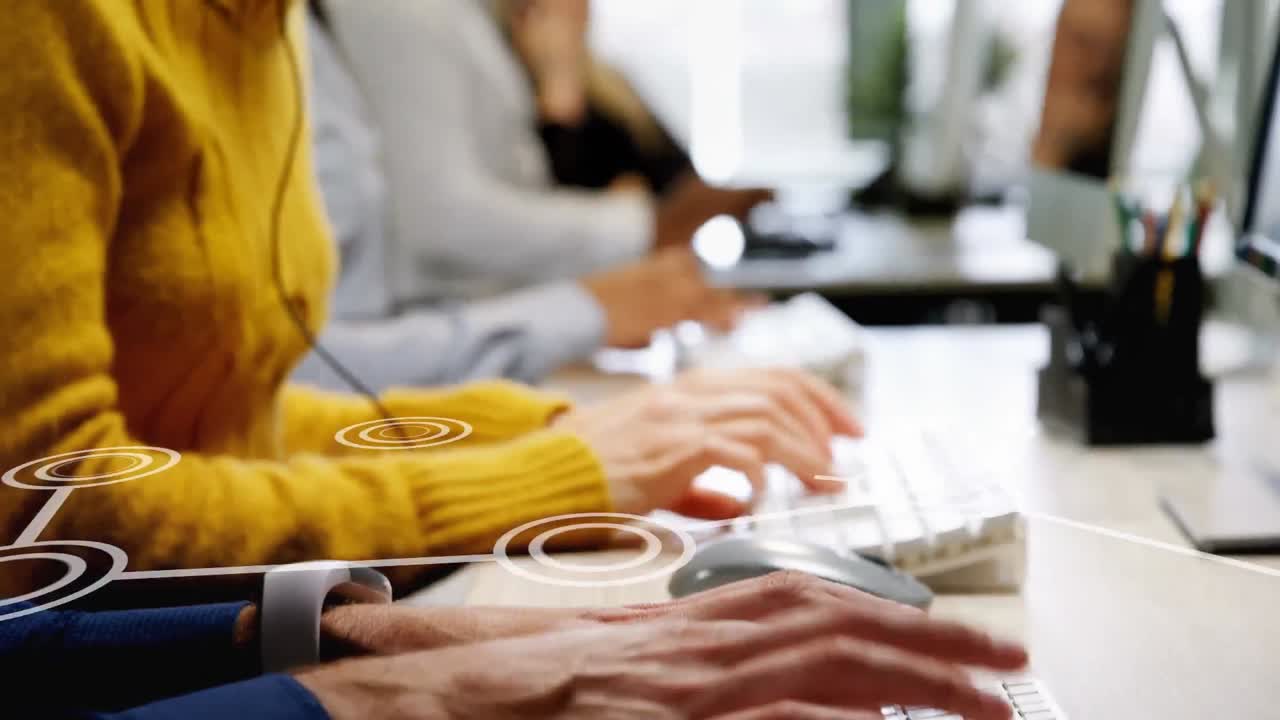 スマートフォンを使用した女性ビジネスマンによる接続ネットワークのアニメーション