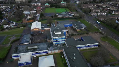 área de un edificio moderno en la ciudad de harlow, essex, inglaterra