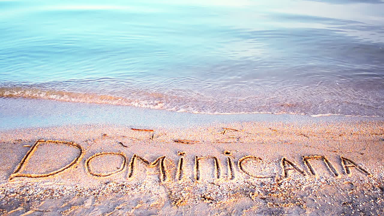 Dominicana kumdaki yazı. Kumdaki yazı, plaj