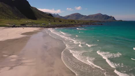 beach lofoten islands es un archipiélago en el condado de nordland, noruega.