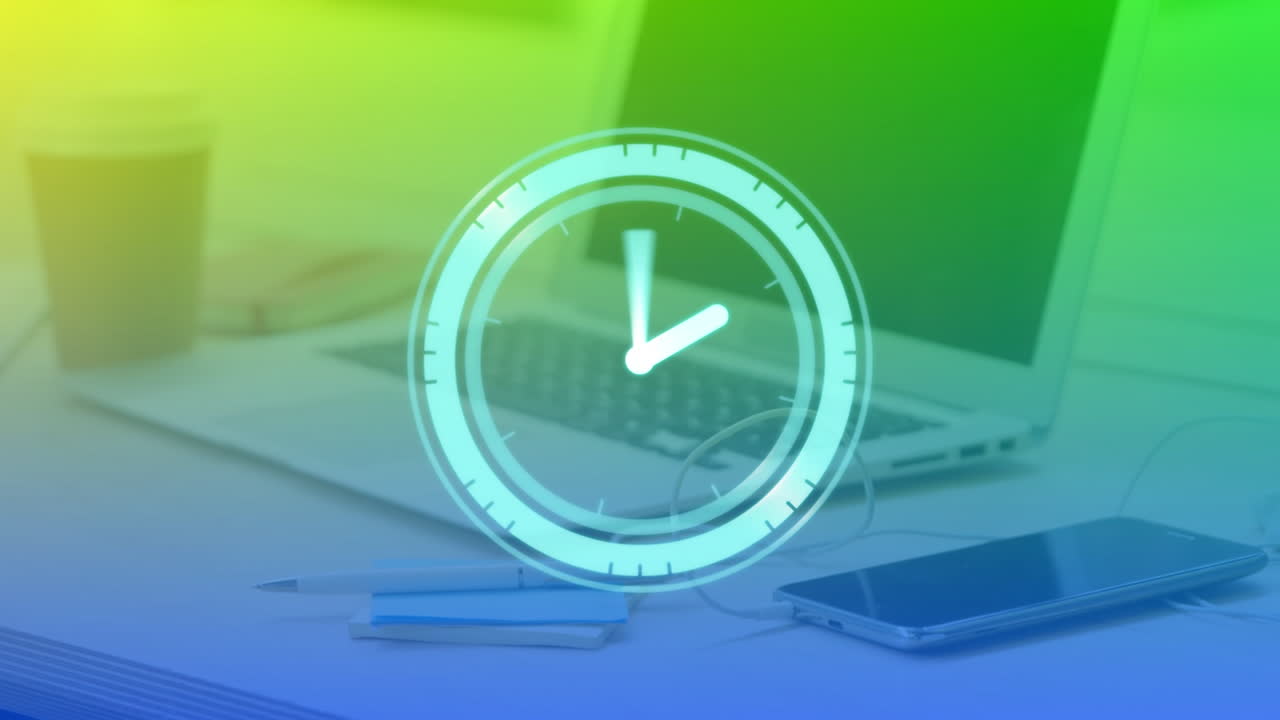 animación del reloj moviéndose sobre el escritorio de la oficina con diversos artículos y computadora portátil