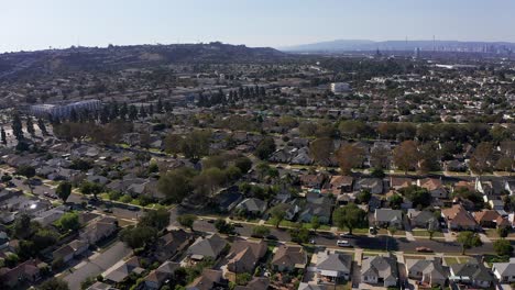 Aerial-descending-shot-of-a-South-LA-neighborhood