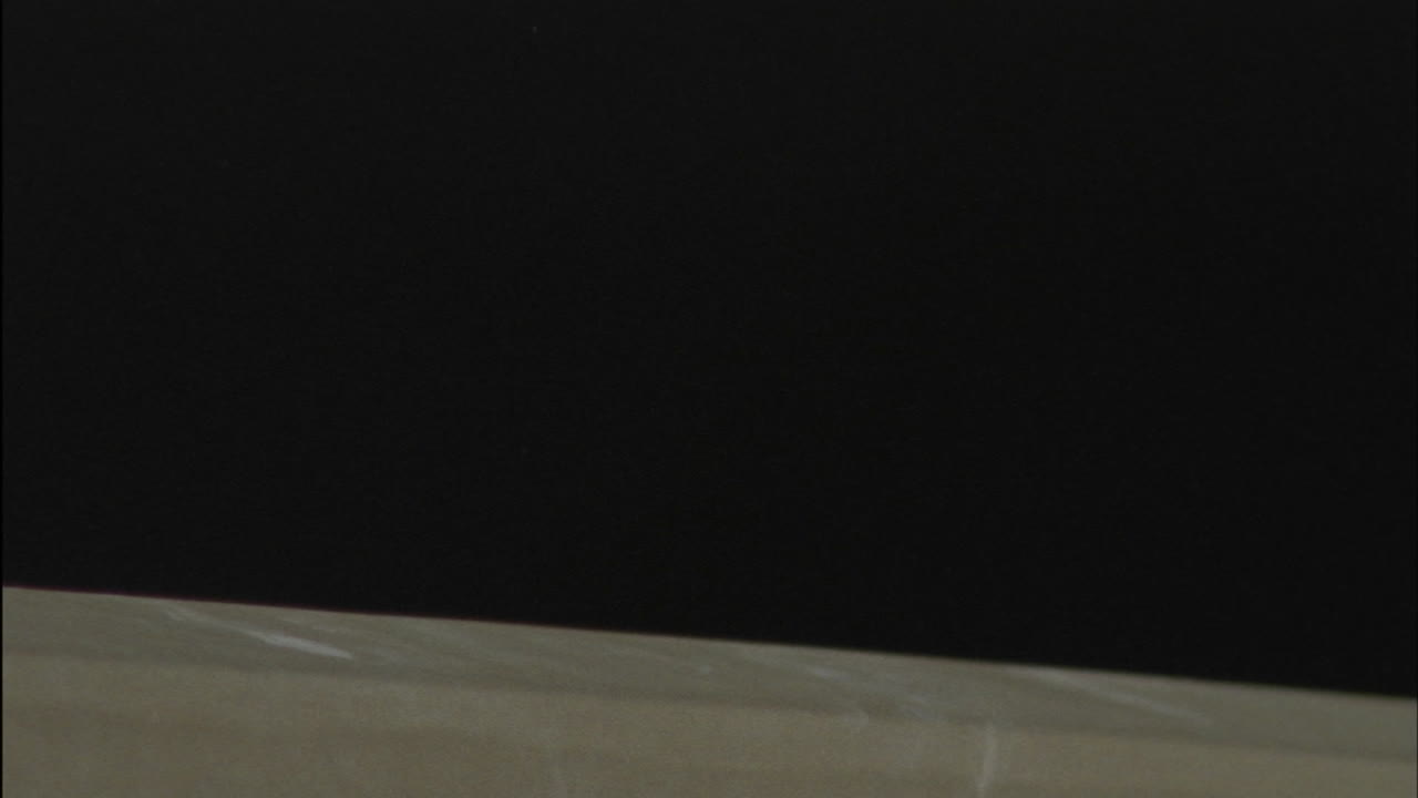 una mujer gimnasta actuando