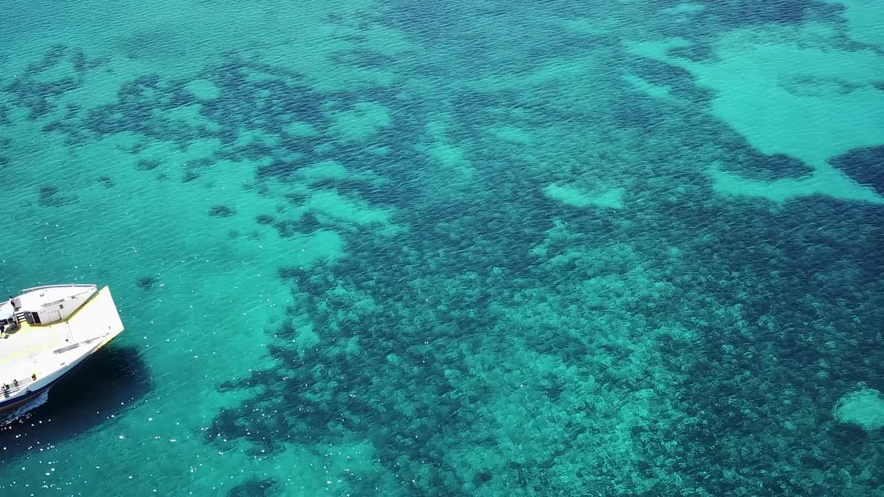 piccola barca collega paros e antiparos