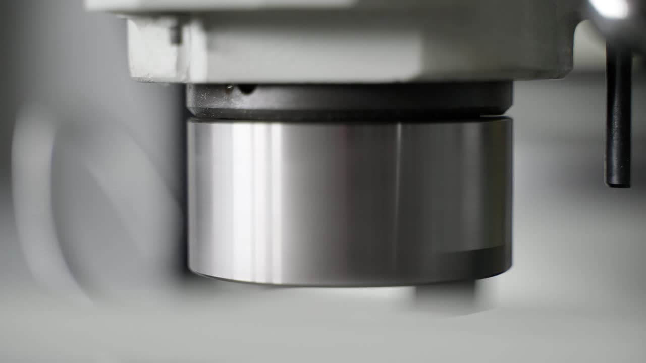 좌석 기계가 멈추기 위해 느려지는 클로즈업 uhd 장면