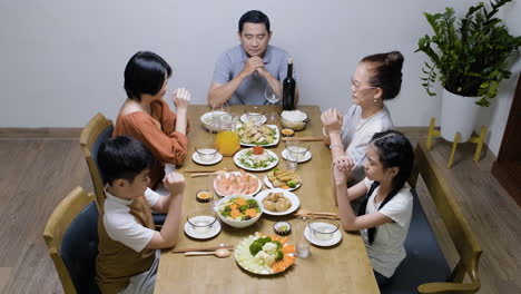 asian family praying.