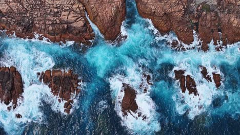 Wild-coastline-around-Canal-rocks-in-Margaret-River-with-water-crashing-against-the-rocks