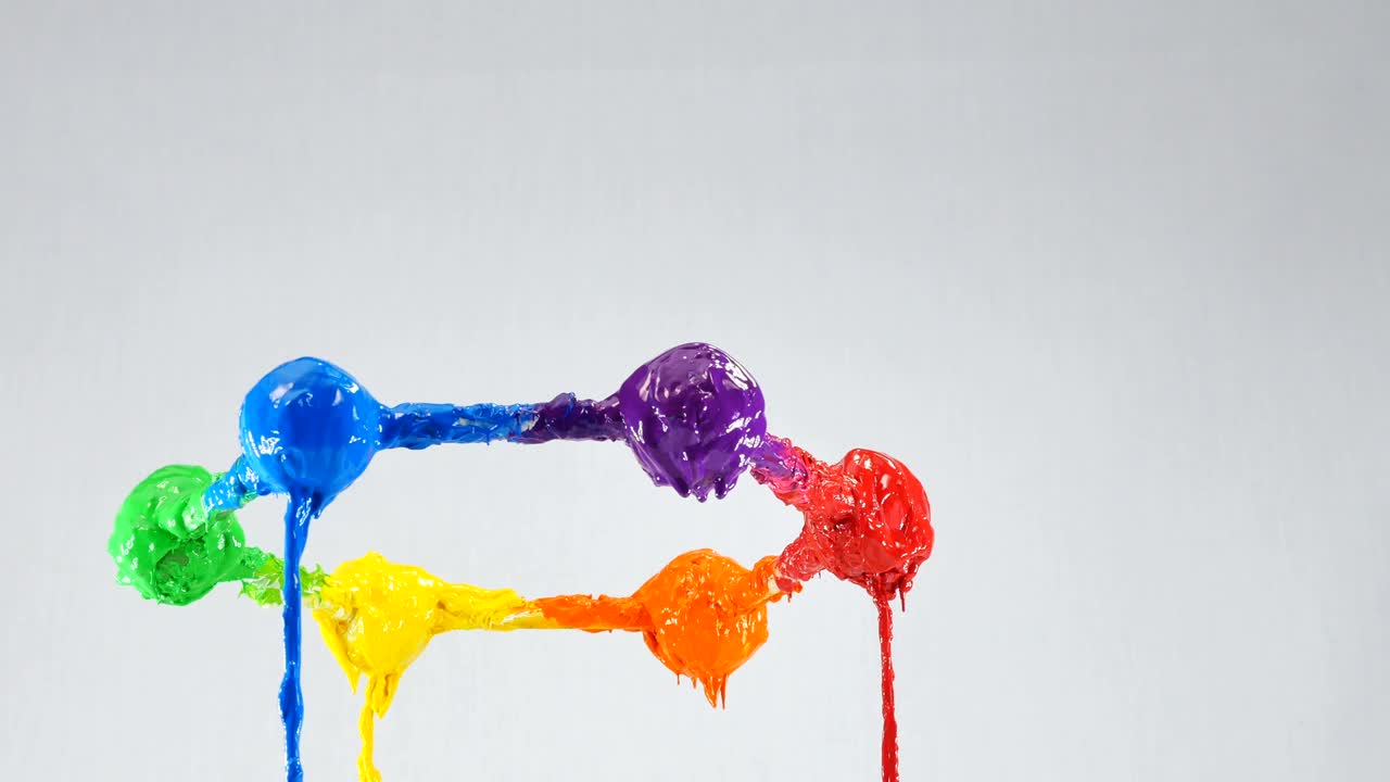 회전 의 기본 색은 시계 방향으로 회전합니다.