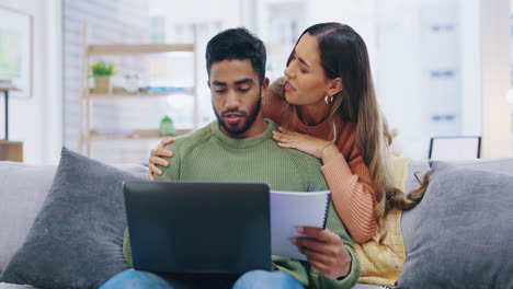 estrés por deudas, conversaciones de pareja y apoyo en el hogar