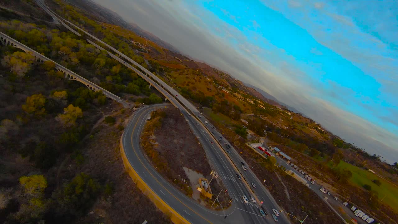 vista de drones del histórico puente san luis rey