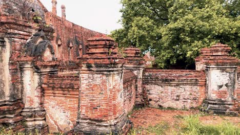 muros de piedra de las ruinas de ayutthaya en tailandia