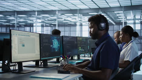 sistemas de monitoreo de personal de it en un centro de datos moderno