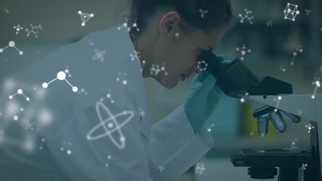 현미경으로 백인 여성 과학자에 대한 분자의 애니메이션