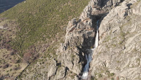 fantástica cascada llamada &quot;cascada la chorrera de los litueros&quot; de españa