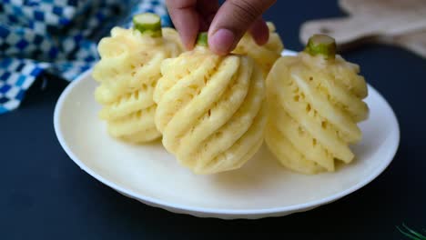 Slice-of-pineapple-in-bowl-on-table-,