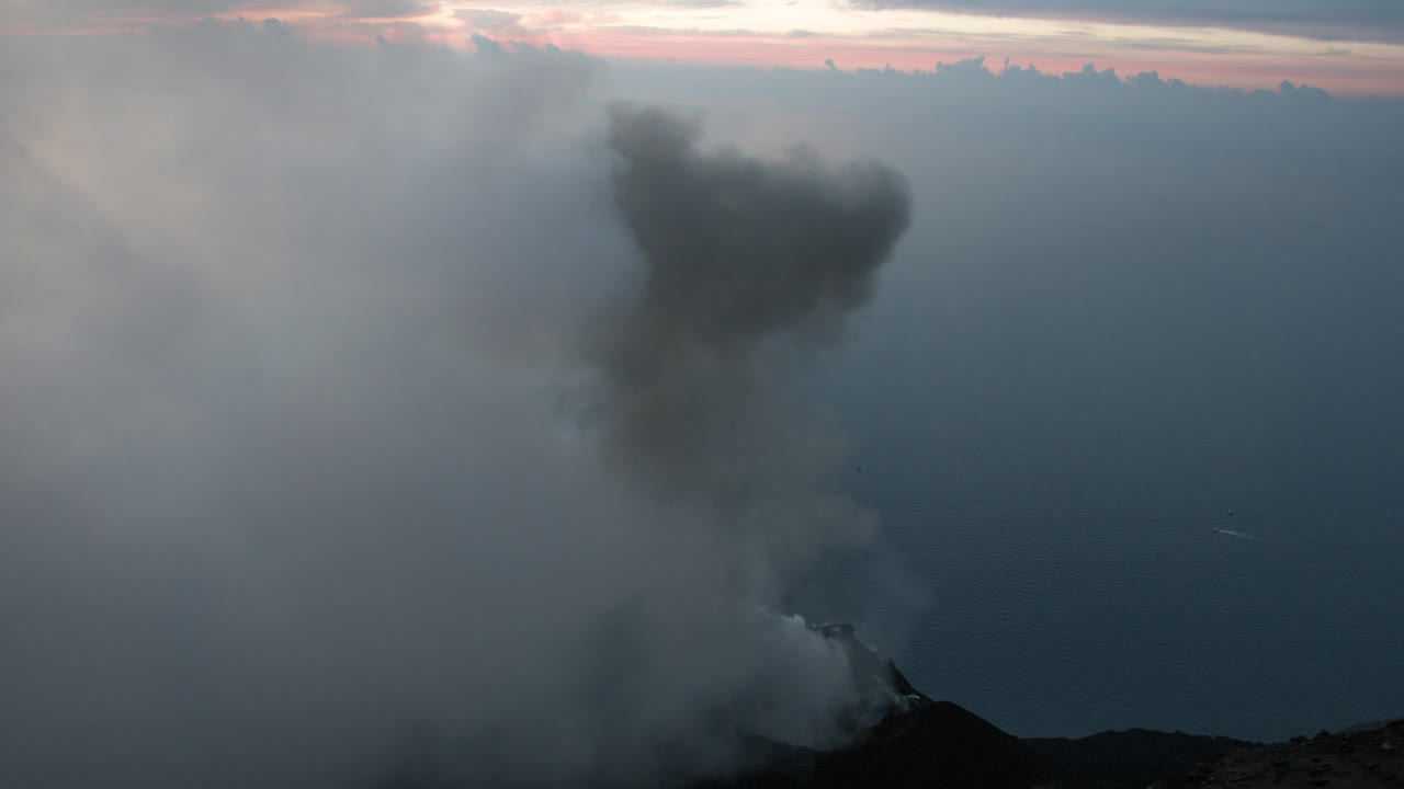 스트롬볼리 화산 4k 51