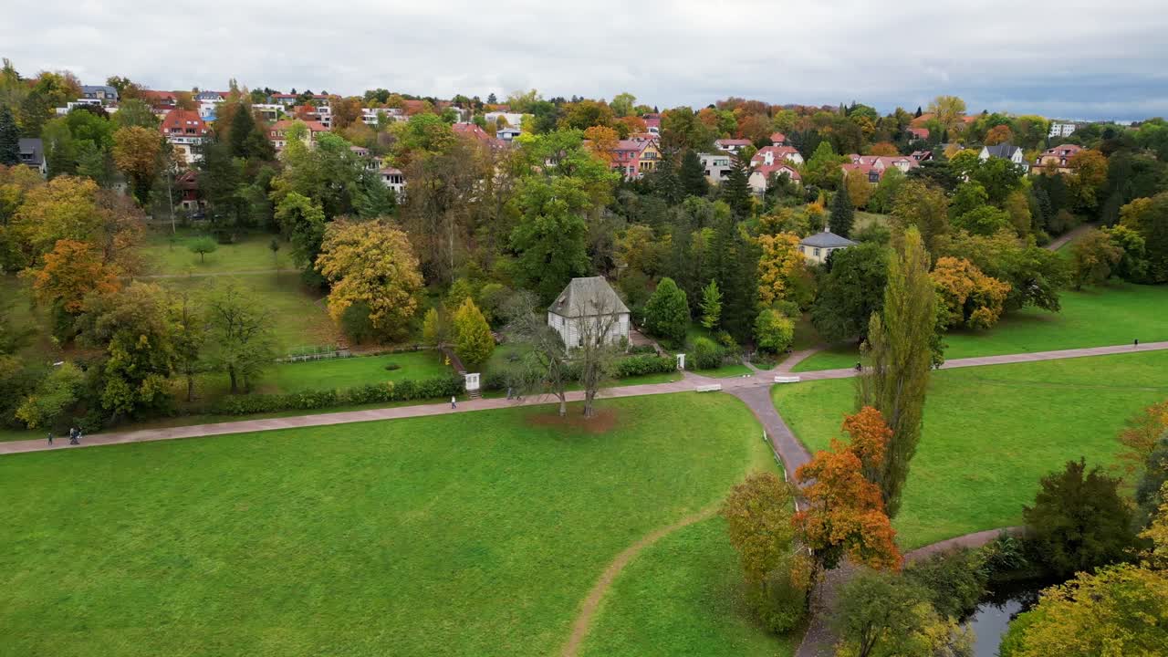 драматический воздушный вид с вершины полет веймар сад дом тюрингия парк немецкий осень 23