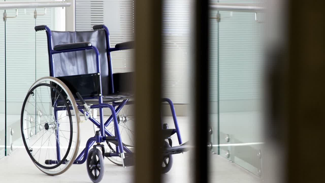 통로에 비어 있는  ⁇ 체어