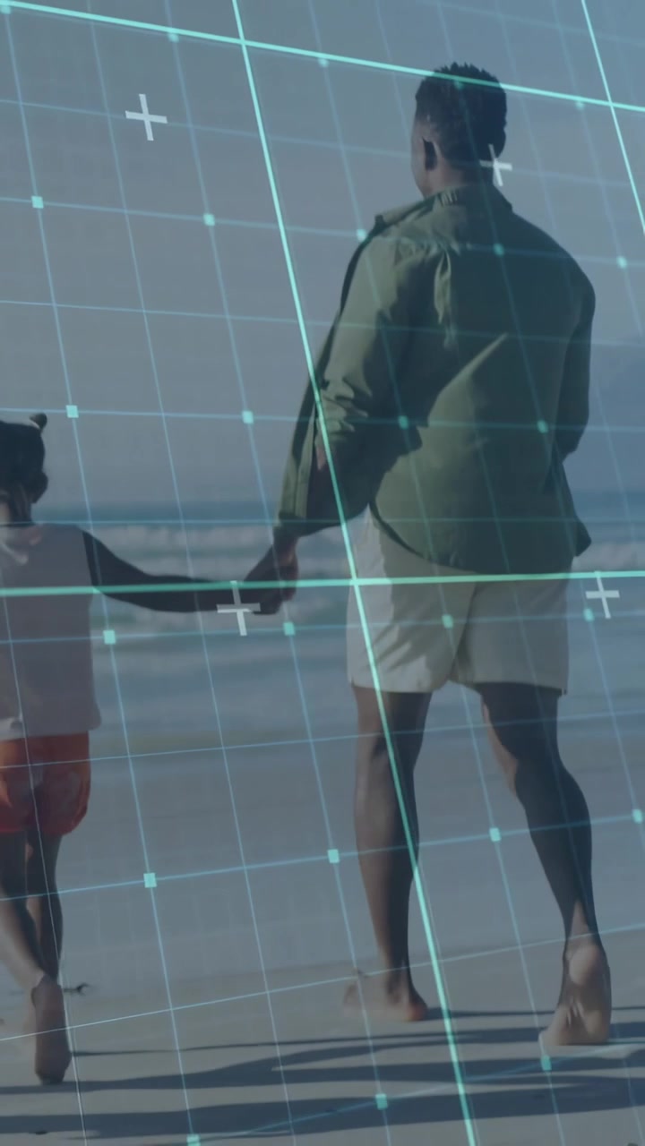 Video verticale: Papà e bambino che camminano sulla riva mano nella mano, con la stretta di mano che attiva una griglia tecnologica per rafforzare il legame.