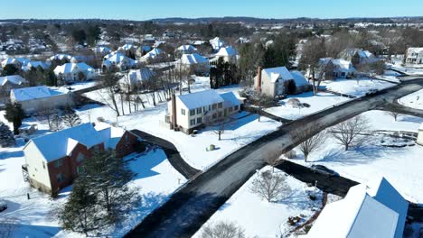 Aerial-flyover-of-a-suburban-American-neighborhood