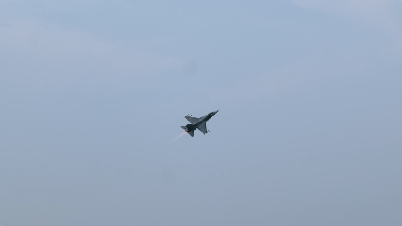 F-16 Fighting Falcon Jet Fighter Steep Takeoff with Afterburner TRACK