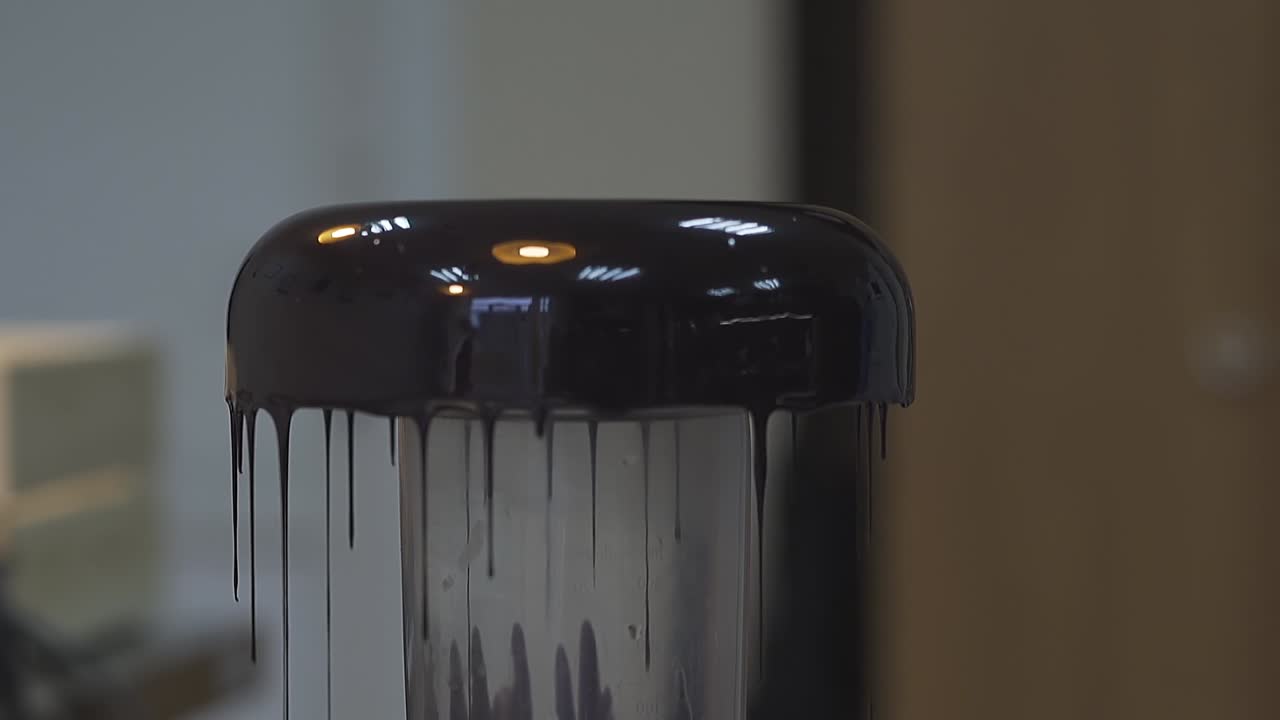 맛있는 도 ⁇  초콜릿 토핑의 잉여가 흘러내립니다.