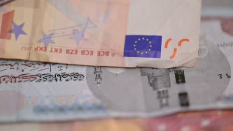 Makroaufnahme-Von-ägyptischen-Pfund-Und-Euro,-Banknoten,-Währung