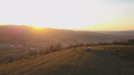 Puesta-De-Sol-Sobre-La-Pequeña-Ciudad