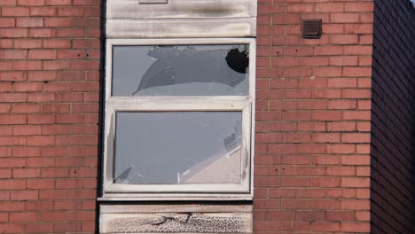 casa dañada por el fuego en blackburn