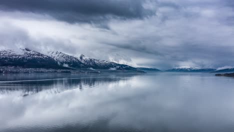 A-hyperlapse-video-of-the-cloudscape