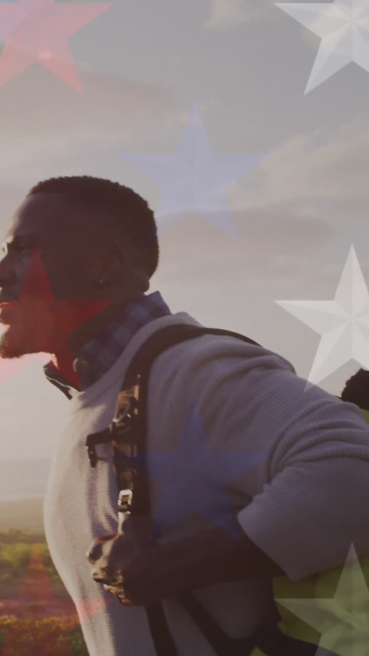 Animazione della bandiera americana su un uomo afroamericano che fa escursioni in montagna.