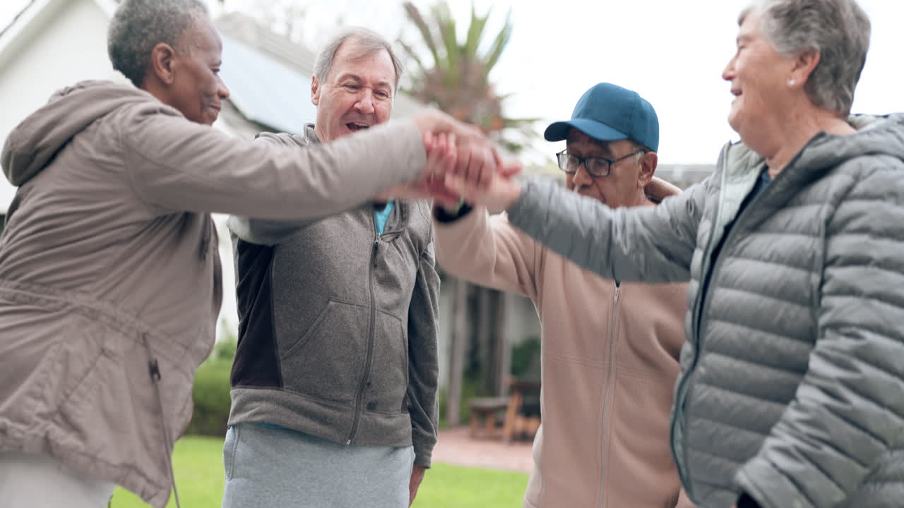 노인들, 손을 잡고