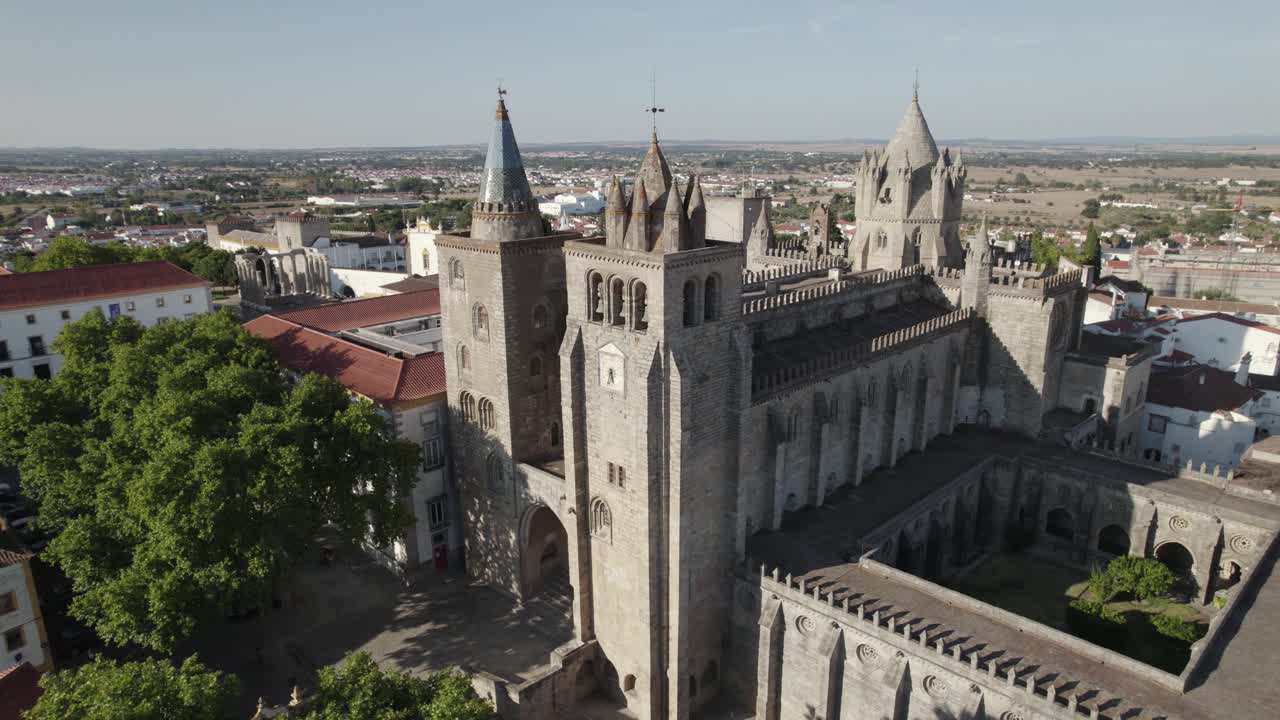 Den Gamle Katedral i Évora og det omkringliggende landskab, Portugal