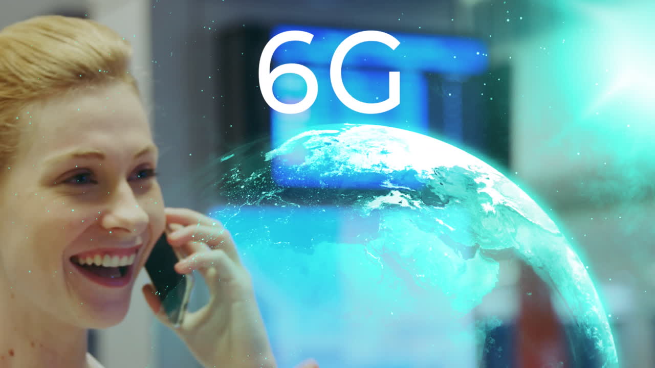 animación de texto 6g y globo sobre mujer caucásica usando teléfono inteligente