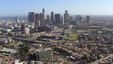 aéreo, increíble paisaje urbano de la ciudad de los ángeles, vista de drones