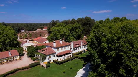 Revelan-Una-Gran-Casa-De-Campo-Rural-Clásica-Portuguesa